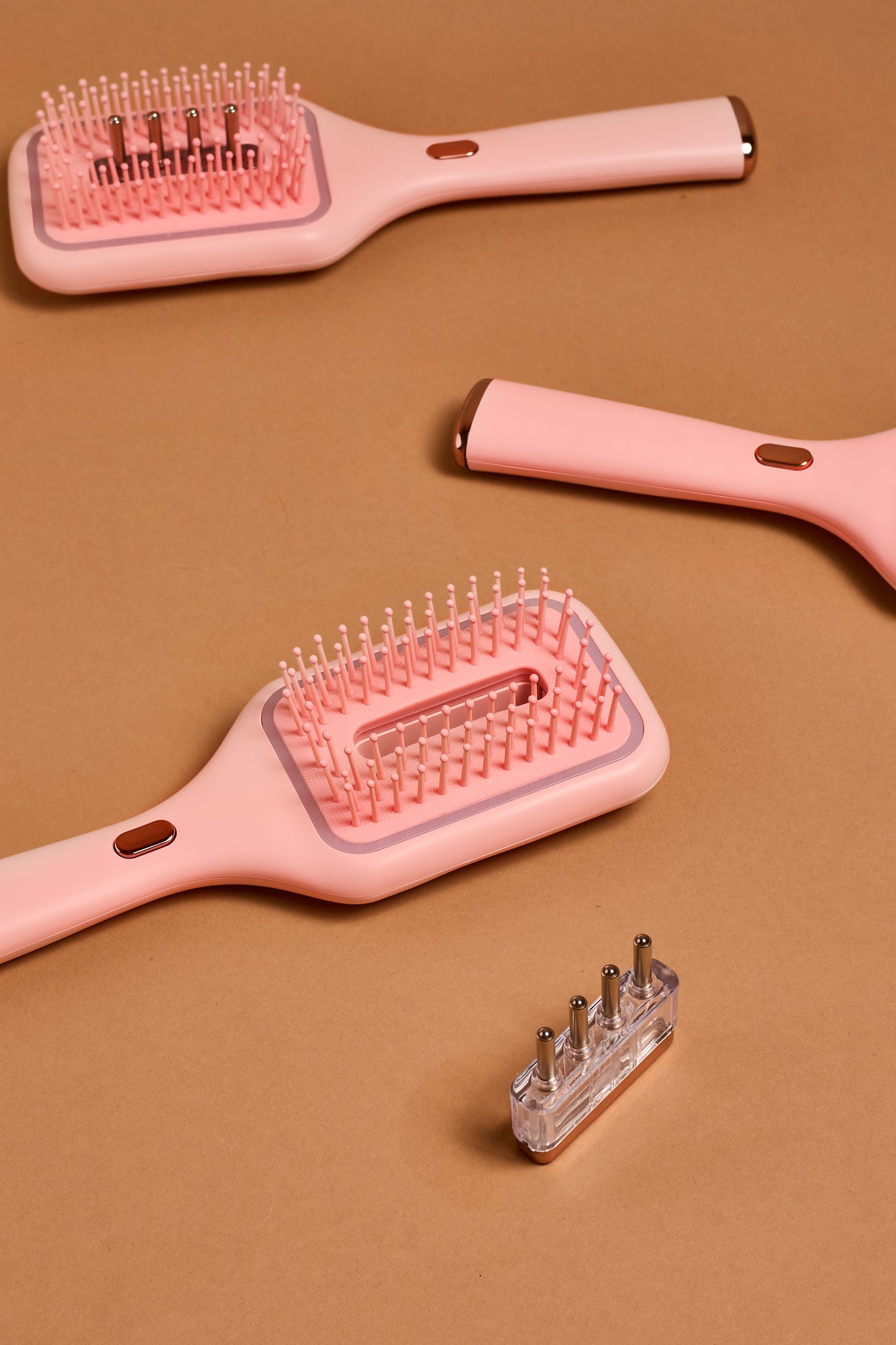 Avaia Tresses™ RLT Oil-Dispensing Massager Scalp Brush